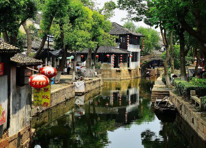 云南镇雄山体滑坡灾害：全面开展救援工作